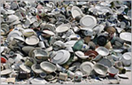 廃棄された食器は、通常分不燃物扱いphoto01